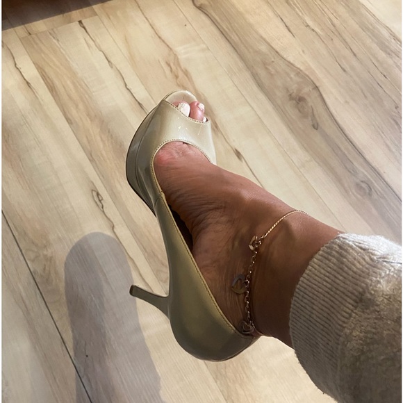 Marc Fisher platform heel - Picture 2 of 11